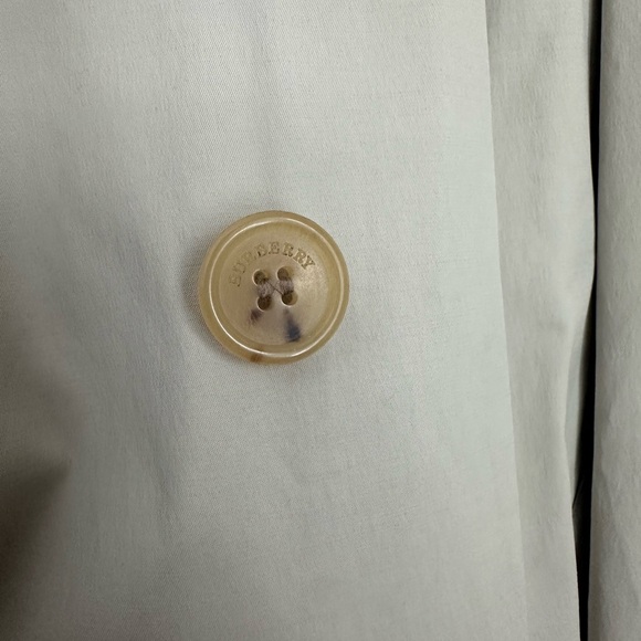 Burberry Women’s Classic Tan Trench Coat - Picture 4 of 16